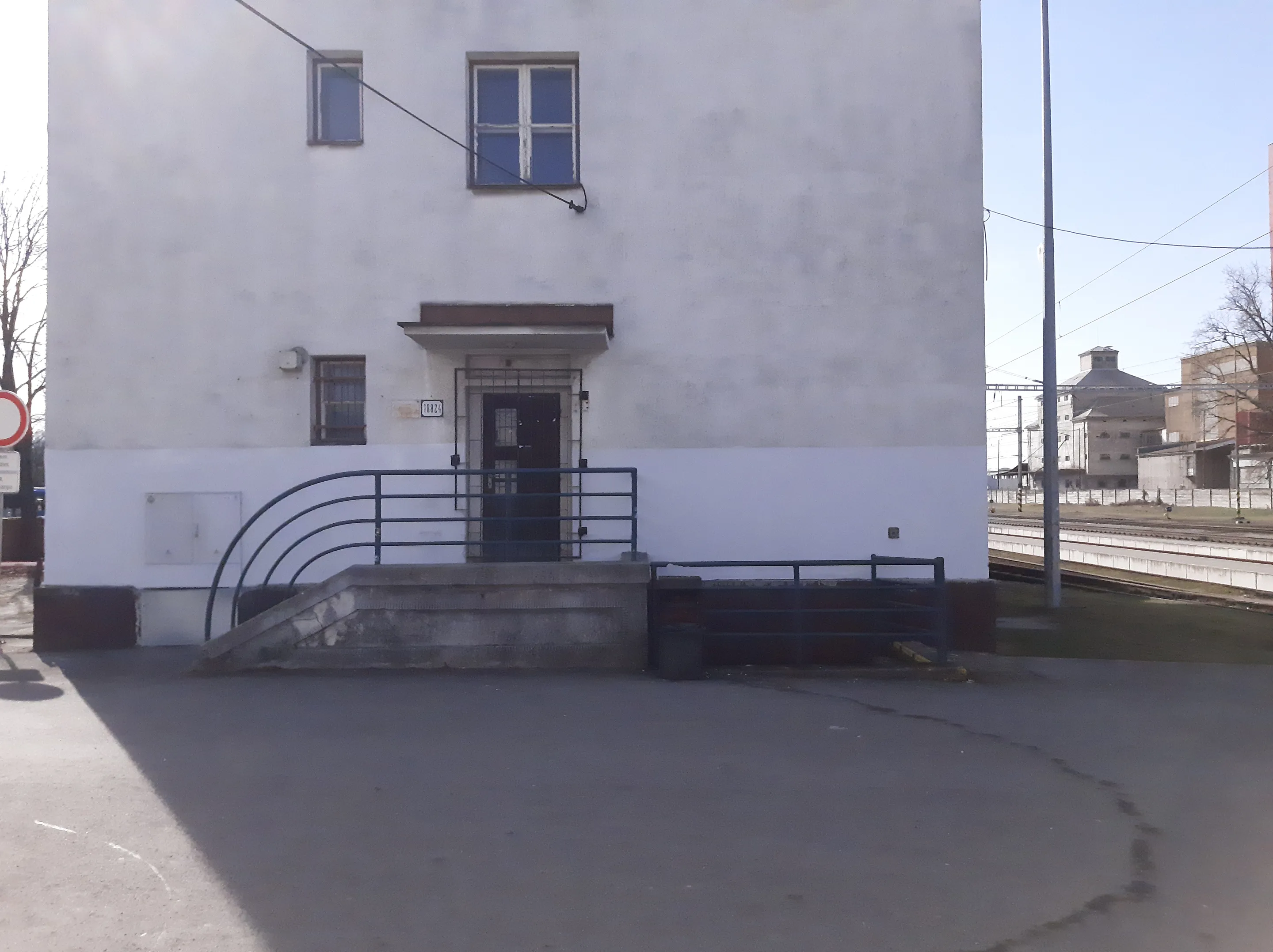 main image