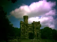 camera:digital_harinezumi castle cloud exterior nature orientation:landscape parking_lot photographer:deaddeaddeath plant sky stone tree // 1600x1200 // 89KB