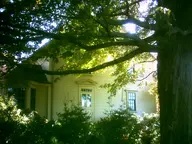 building camera:digital_harinezumi exterior house orientation:landscape photographer:deaddeaddeath plant residential siding tree // 1600x1200 // 246KB