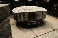 camera:fujifilm_x100 dirt exterior orientation:landscape pedestal photographer:deaddeaddeath shrine stairs stone weathered // 1728x1152 // 404KB