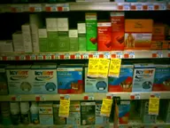 camera:digital_harinezumi drug interior medical orientation:landscape pharmacy photographer:deaddeaddeath shelf store text // 1600x1200 // 118KB