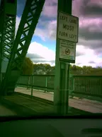 bridge camera:digital_harinezumi driving exterior orientation:portrait photographer:deaddeaddeath sign // 1200x1600 // 103KB