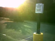 camera:digital_harinezumi exterior orientation:landscape parking_lot photographer:deaddeaddeath shopping_mall sign text utility_pole // 1600x1200 // 241KB