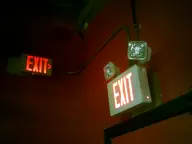 camera:digital_harinezumi exit interior orientation:landscape photographer:deaddeaddeath red sign // 1600x1200 // 48KB