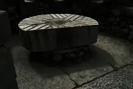 bench camera:fujifilm_x100 castle orientation:landscape pedestal photographer:deaddeaddeath stone // 1728x1152 // 301KB